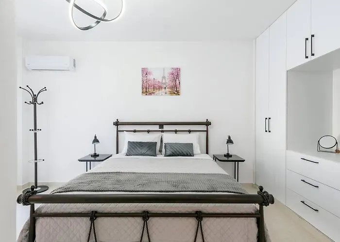 Katris Luxury Homes #1 *