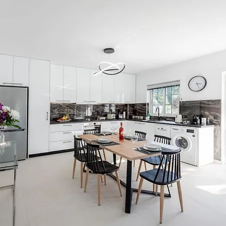 Katris Luxury Homes #1 이알리소스