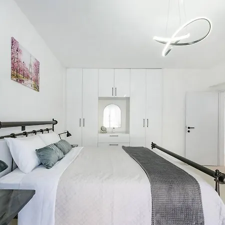 Katris Luxury Homes #1 شقة