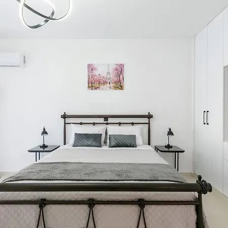 Katris Luxury Homes #1 *